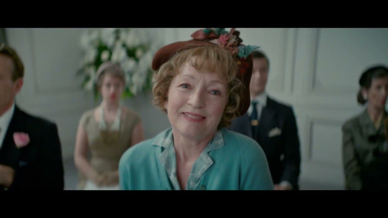 Trailer de la película La señora Harris va a París La señora Harris