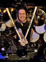 foto de Nicko McBrain