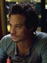 foto de Michael Raymond-James