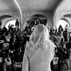 Foto Arillo de hombre muerto