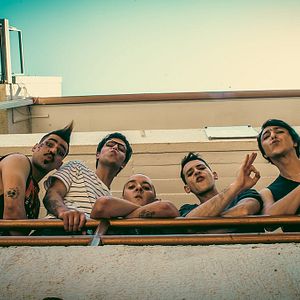 Foto Los PEOPLE IN THE DRAGON