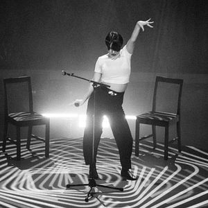 Foto Mitski : The Land