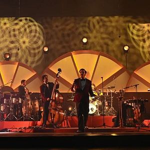 Foto Enjambre - Noches de Salón