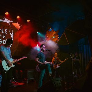 Foto Los PEOPLE IN THE DRAGON