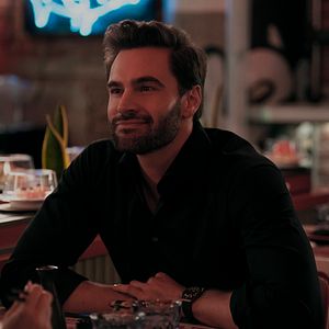 Foto Tom Bateman