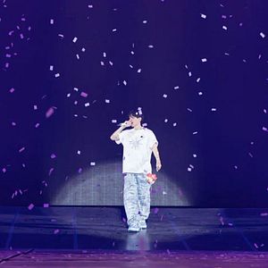 Foto BAEKHYUN: Lonsdaleite [dot] IN CINEMAS