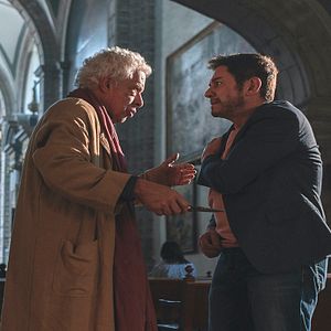 Foto El Águila y el Gusano