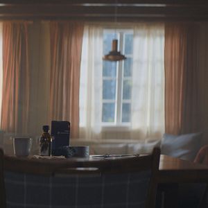 Foto Over Your Dead Body