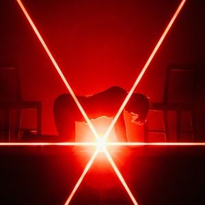 Foto Mitski : The Land