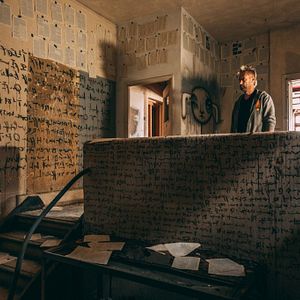 Foto My Dog Sighs' We Shelter Here Sometimes