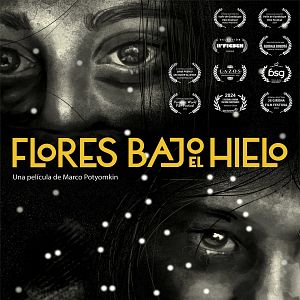 Foto Flores bajo el hielo