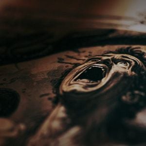 Foto El Ritual Del Libro Rojo: La Puerta Del Infierno