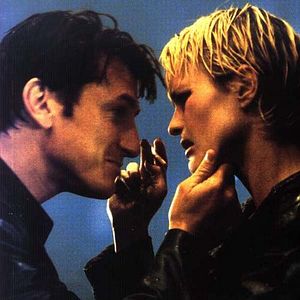 Foto Atrapada entre dos hombres