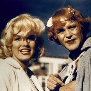 Foto Con faldas y a lo loco