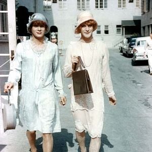 Foto Con faldas y a lo loco