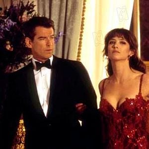 Foto 007: El mundo nunca es suficiente