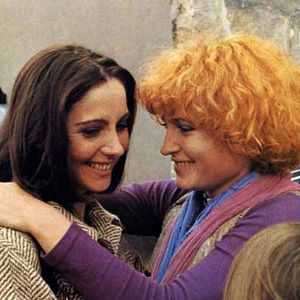 Foto Una canta, la otra no