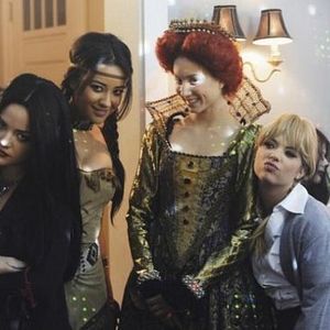 Foto Troian Bellisario