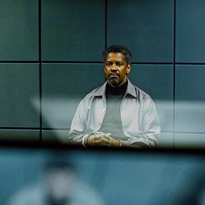 Foto Protegiendo al enemigo