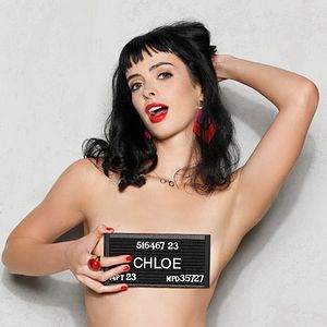 Foto Don't Trust The B---- in Apartment 23