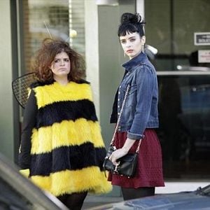 Foto Don't Trust The B---- in Apartment 23