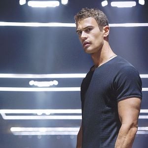 Foto Theo James