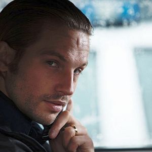 Foto Logan Marshall-Green