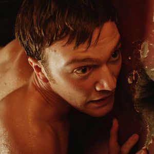 Foto Whispers Behind the Wall