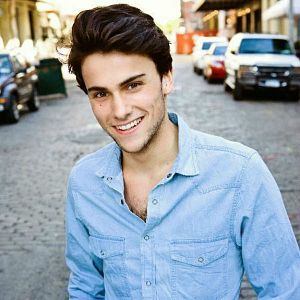 Foto Jack Falahee