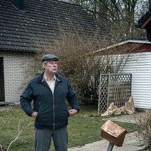 Foto Un hombre gruñón