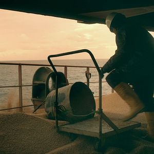 Foto Dead Slow Ahead