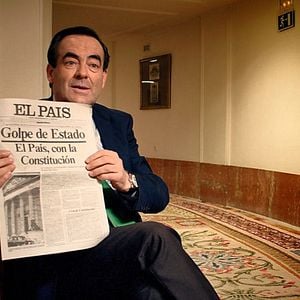Foto El País con la Constitución