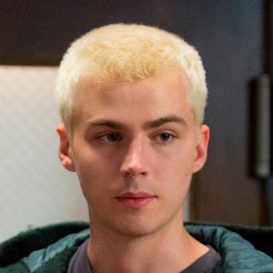 Foto Miles Heizer