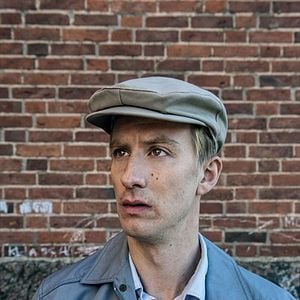 Foto Un hombre gruñón