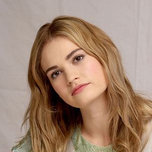 Foto Lily James