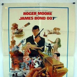 Foto El hombre con el revolver de oro