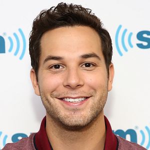 Foto Skylar Astin