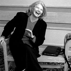 Foto Raise Hell: The Life & Times of Molly Ivins