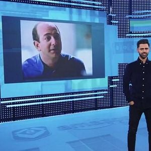 Foto Patriota no deseado con Hasan Minhaj