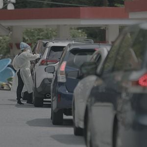 Foto Totally Under Control