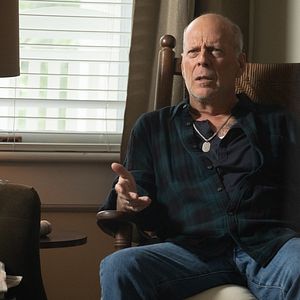 Foto Survive The Night