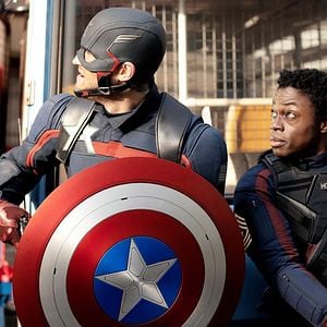 Foto Falcon y el soldado del invierno