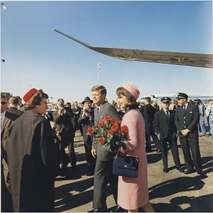 Foto JFK Revisited: Through The Looking Glass