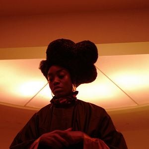 Foto Medusa Deluxe: Asesinato, Obsesión, Peinados