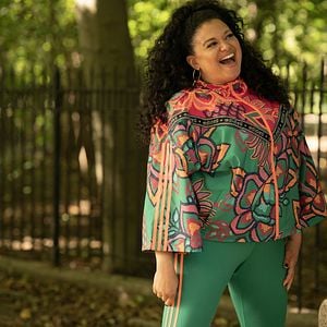 Foto La supervivencia de una chica con curvas