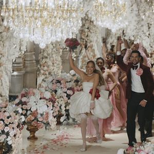 Foto This Is Me…Now: Una historia de amor