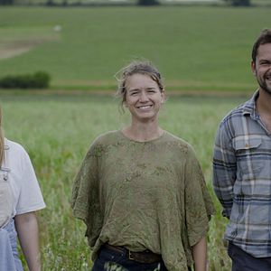 Foto Six Inches of Soil