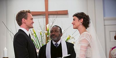 Cartel de Al final del altar