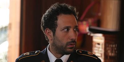 Cartel de What Normal People Do