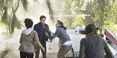 Cartel de Young Hearts Spark Fire